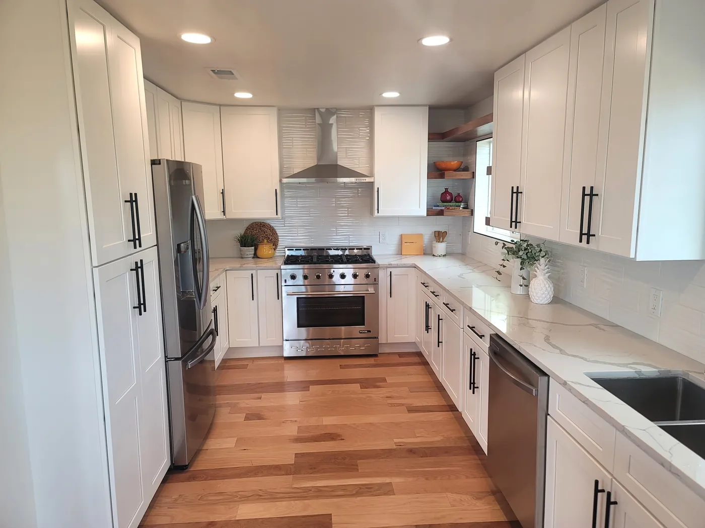 Shaker White luxury cabinets installed in a custom kitchen in Santa Fe