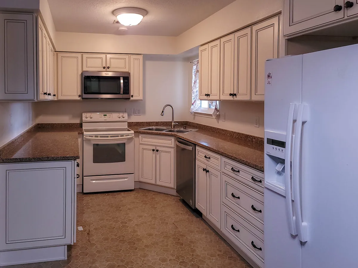 Shaker Antique White Kitchen — Plumbline LLC project