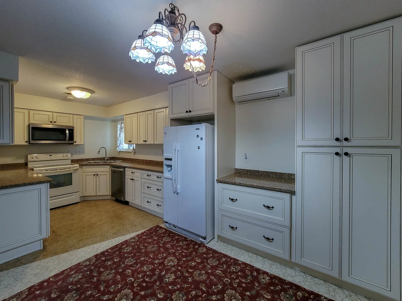 Shaker Antique White Kitchen — project photo