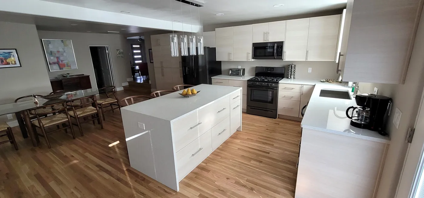 Torino White Pine Kitchen — photo 1