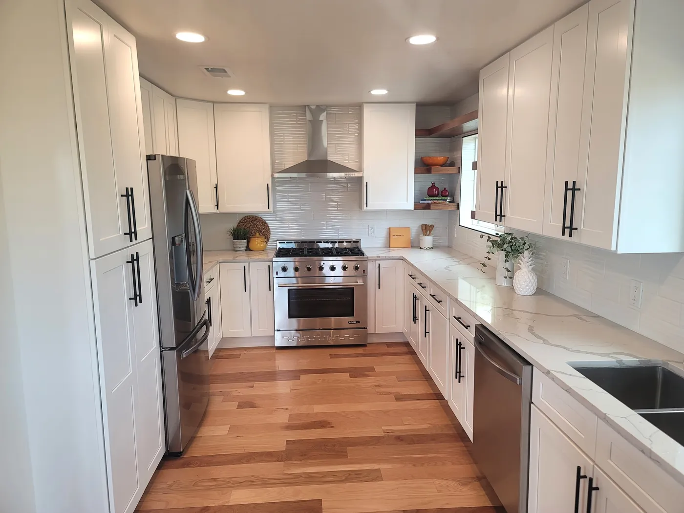 Shaker White Kitchen — photo 2